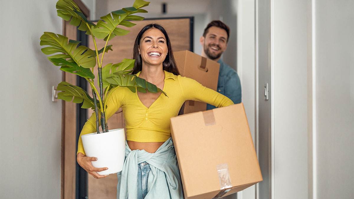 Happy couple moving into a new home purchased with help from the best mortgage lenders in Delaware.